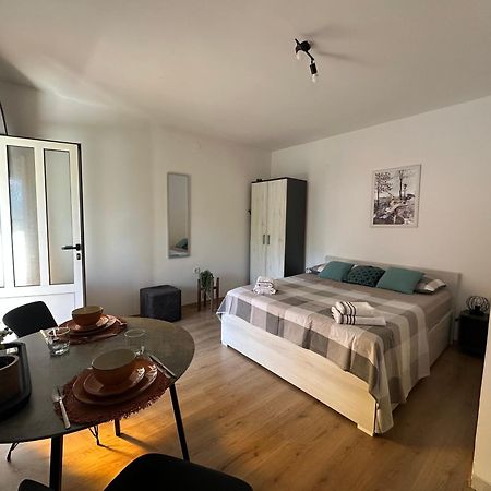 Studio Apartment Coce Trogir Buitenkant foto
