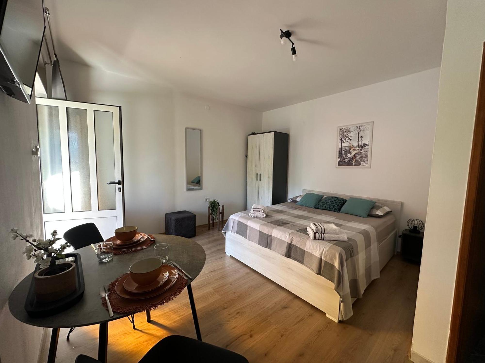 Studio Apartment Coce Trogir Buitenkant foto