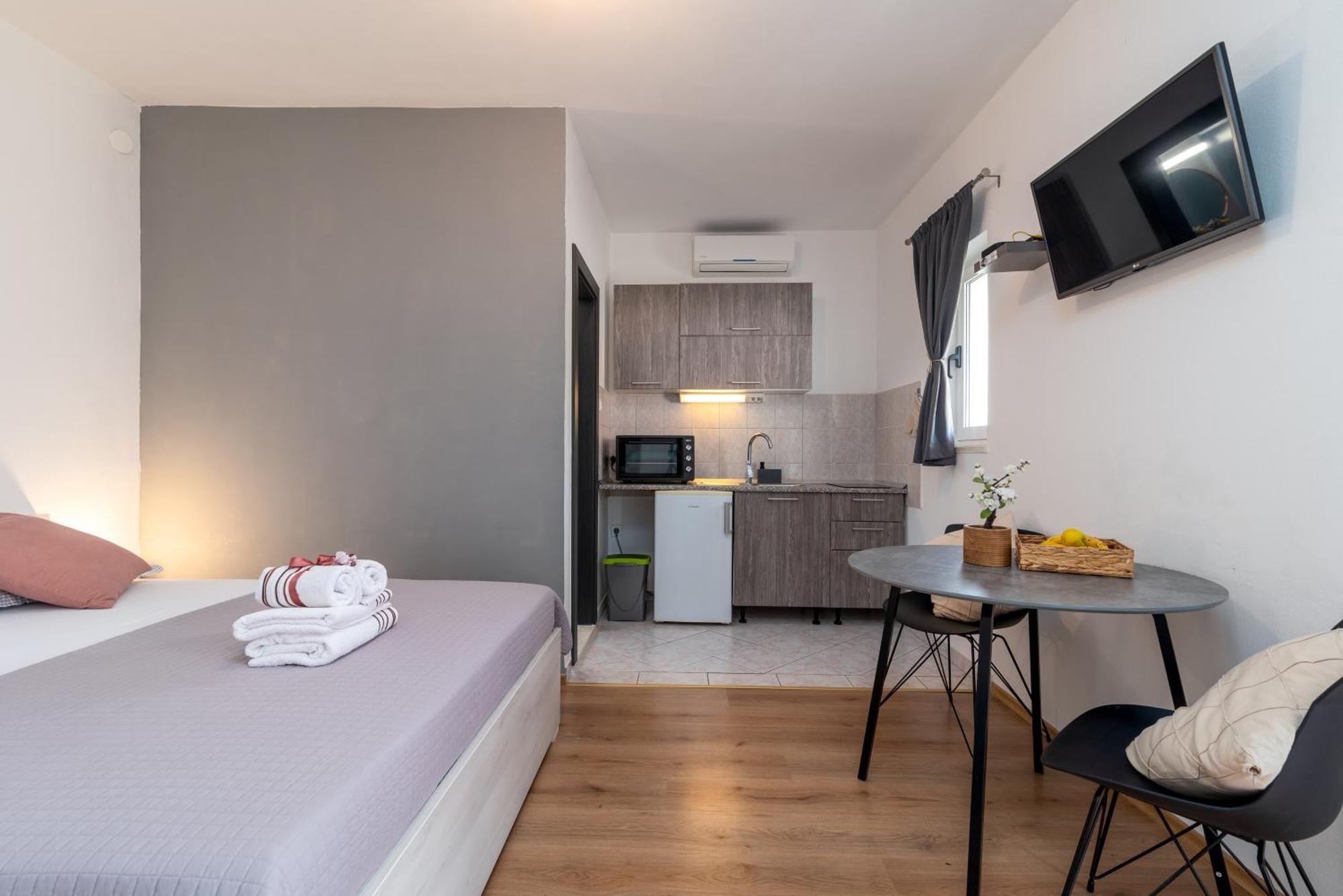 Studio Apartment Coce Trogir Buitenkant foto