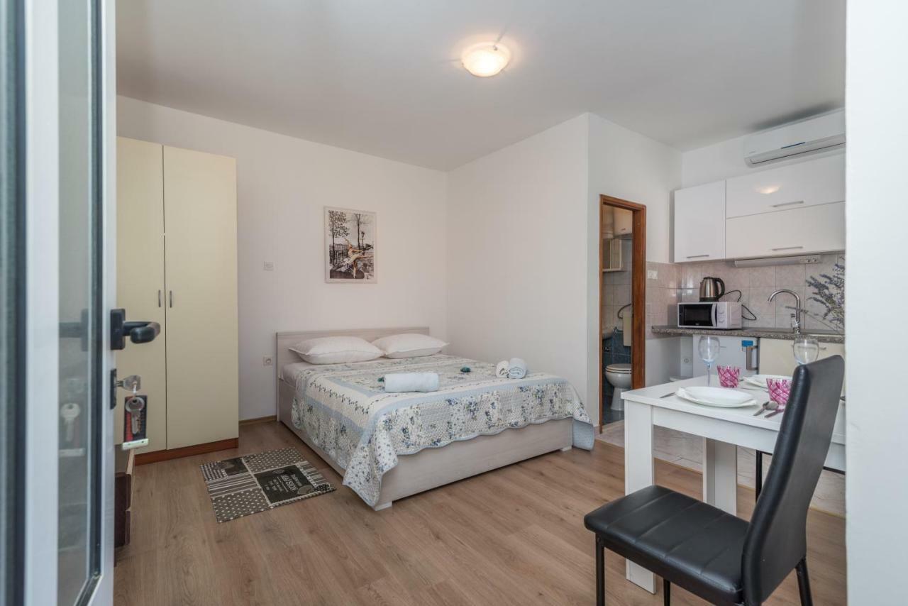 Studio Apartment Coce Trogir Buitenkant foto