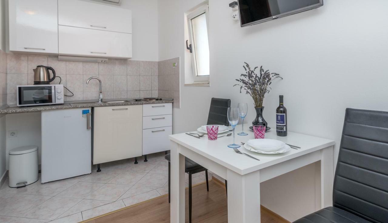 Studio Apartment Coce Trogir Buitenkant foto
