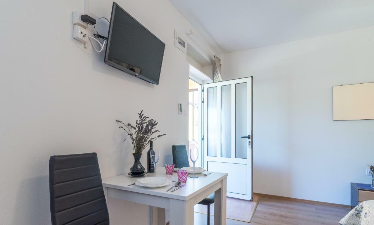 Studio Apartment Coce Trogir Buitenkant foto
